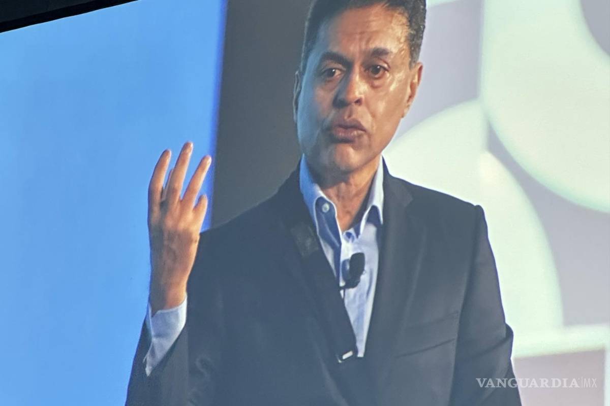 México, de estar del lado equivocado del Río grande al lado bueno del Océano Pacífico, afirma Fareed Zakaria