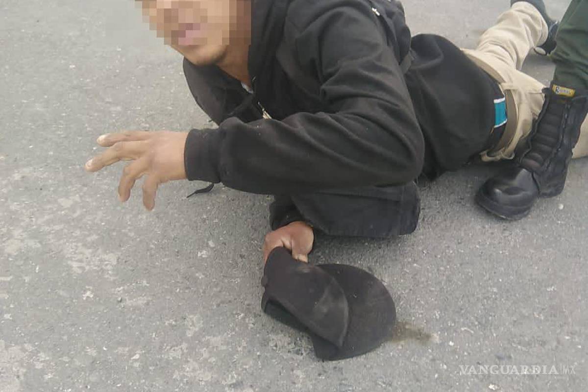 Taxistas arman persecución y detienen a presunto asaltante en Saltillo