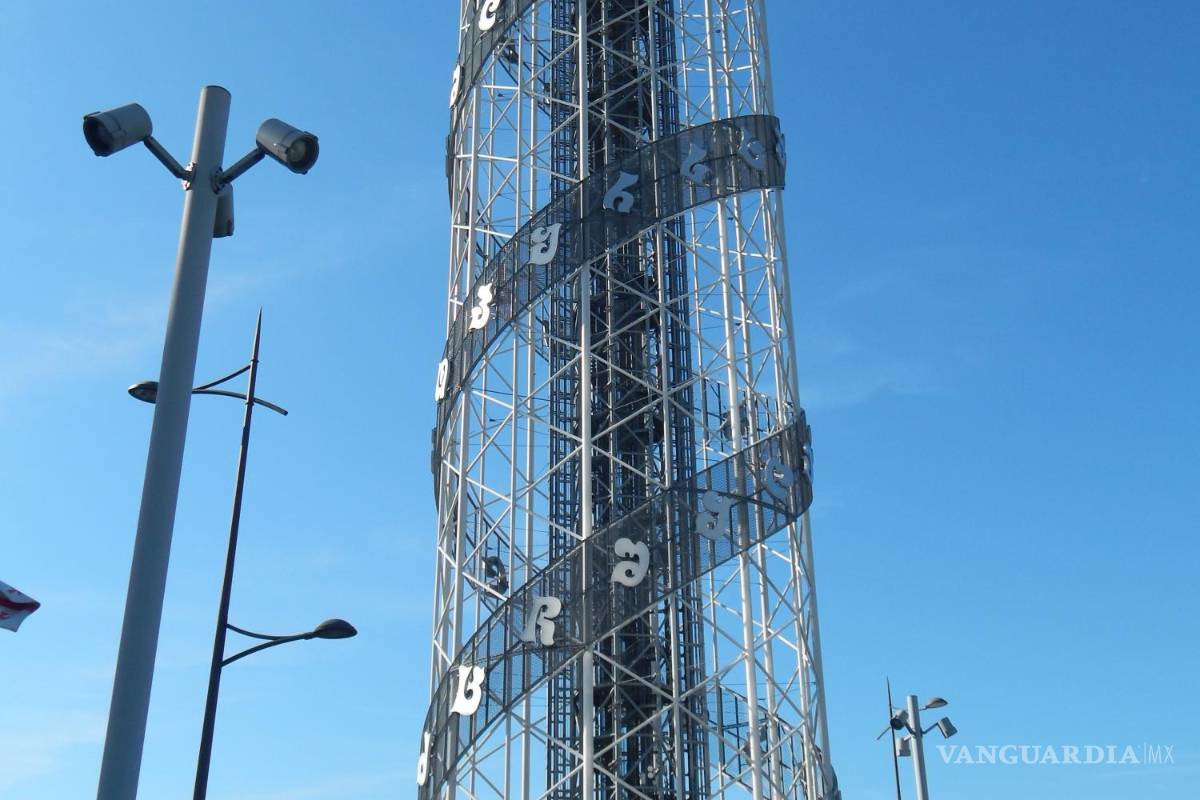 $!Una torre con el alfabeto georgiano. EFE/Misha Vignanski