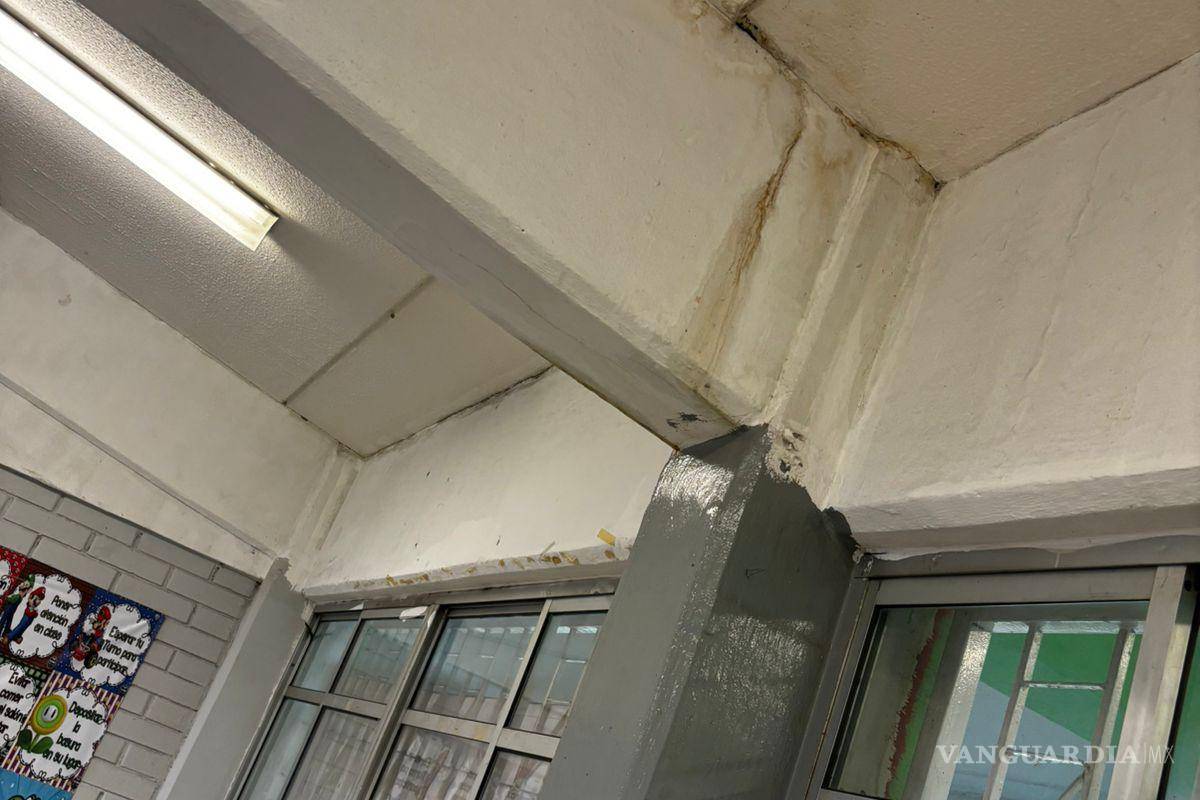 Evacuan a alumnos de escuela en Nuevo León por inundación de salones