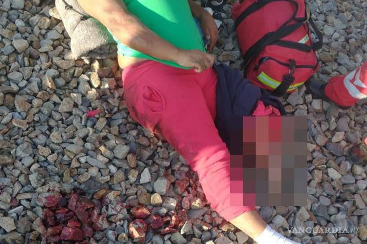 $!Equipos de emergencia atendieron a Isabel en el lugar del incidente antes de su traslado al Hospital General.