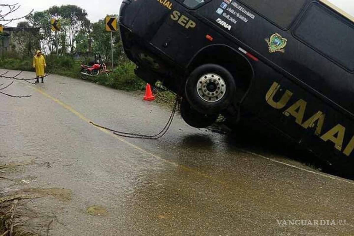 $!Sufre accidente Rondalla de Saltillo en Oaxaca