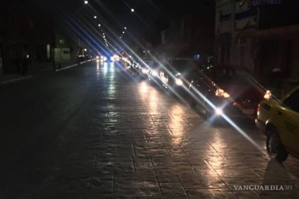 $!En Saltillo reportan largas filas en gasolineras hasta altas horas de la noche y madrugada