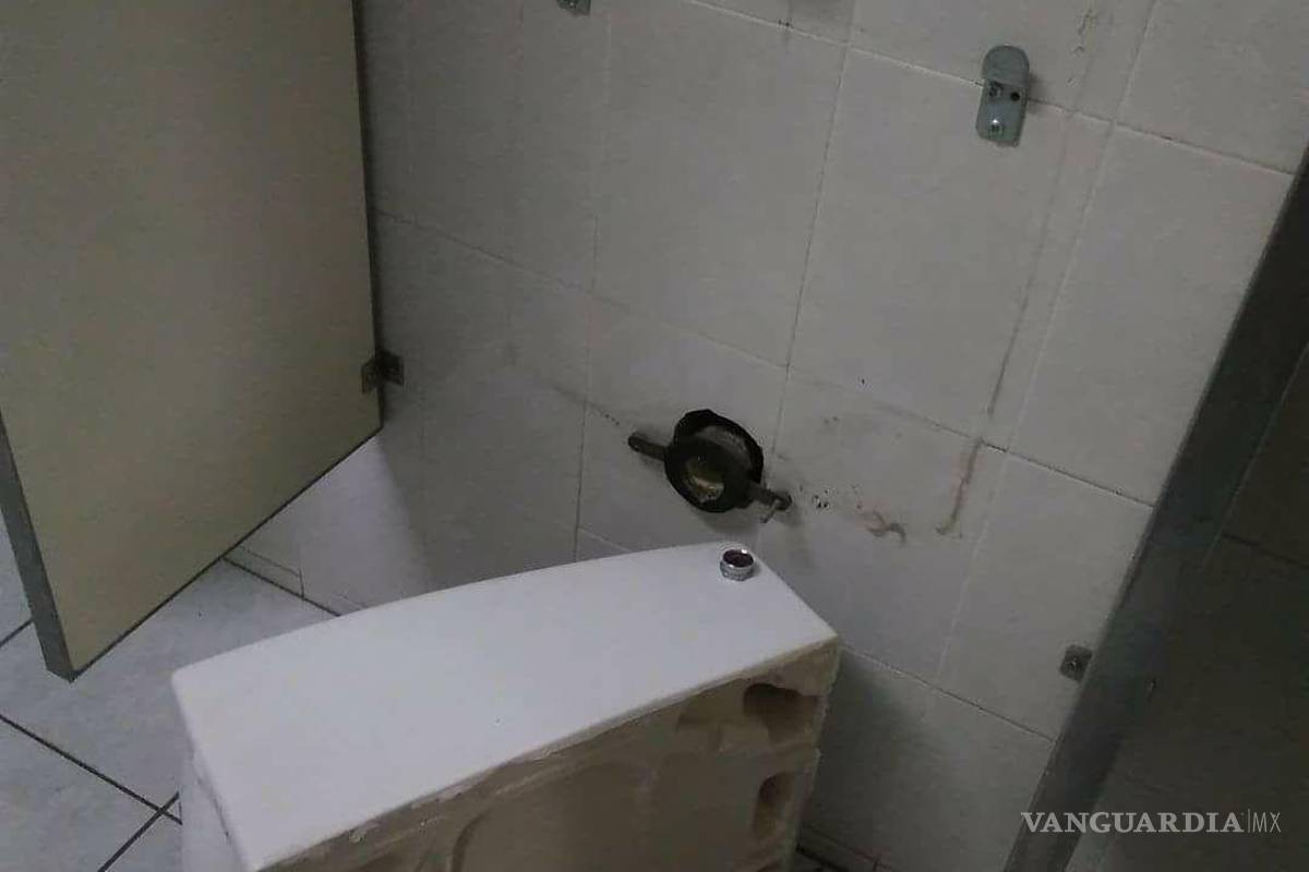 Estudiantes del Tecnológico de Saltillo exhiben baños insalubres (imágenes fuertes)