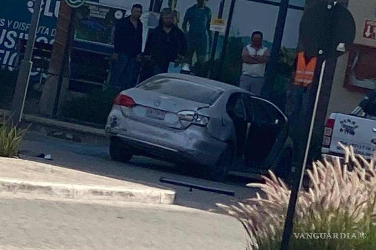 ‘Supuestos’ policías detienen a pareja a balazos en Torreón