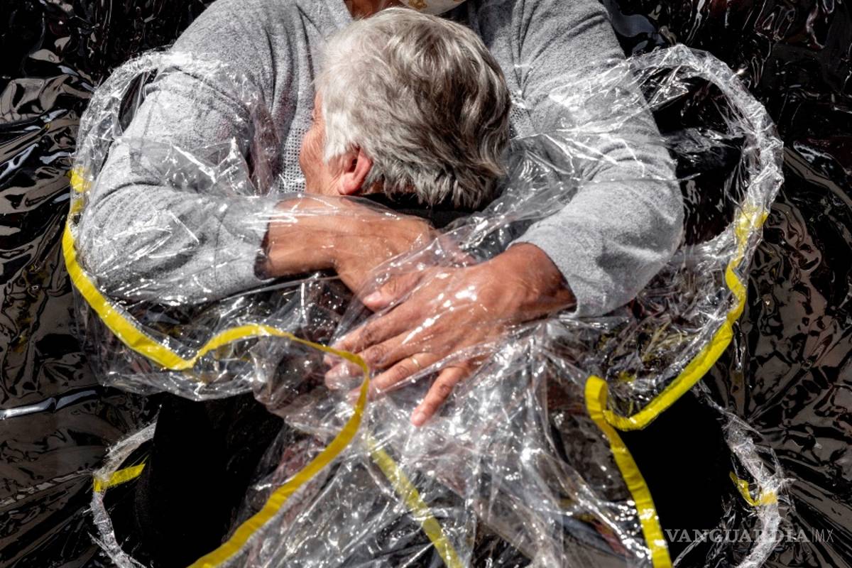 The First Embrace del danés Mads Nissen gana el World Press Photo del año