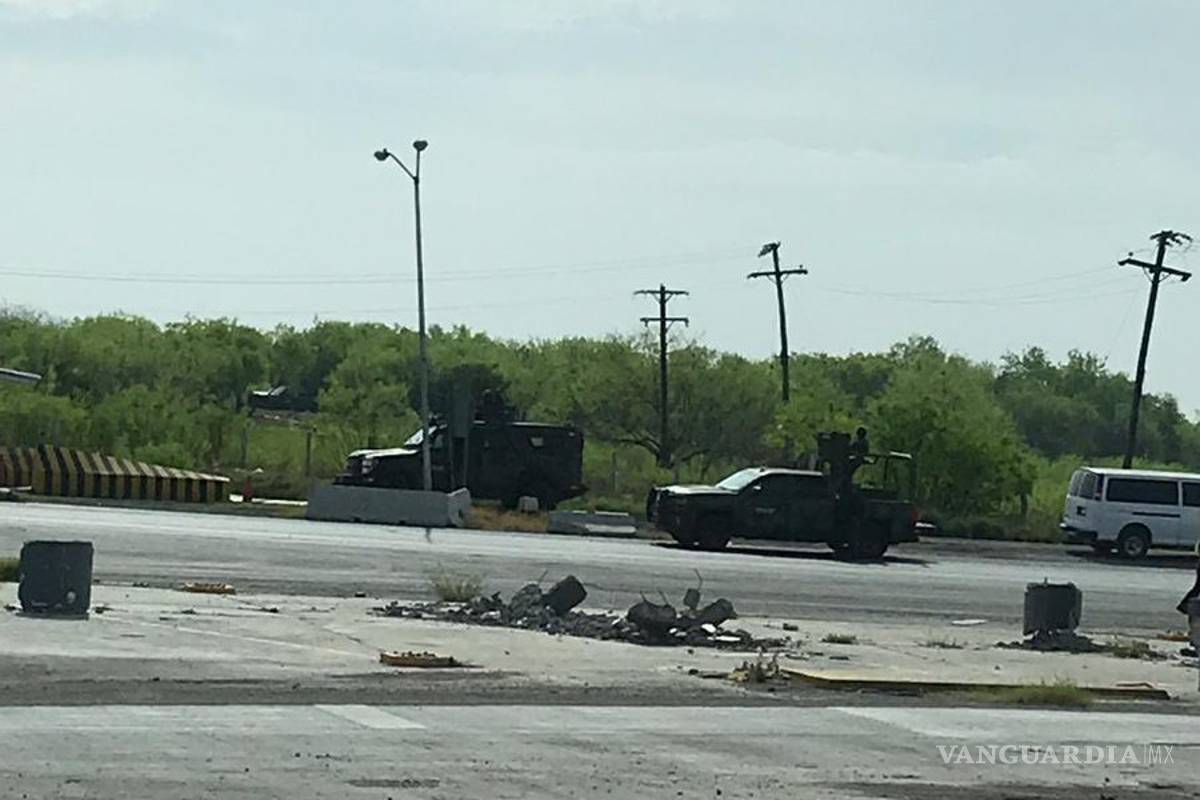 Cierran autopista de Nuevo Laredo por enfrentamiento, reportan 6 muertos