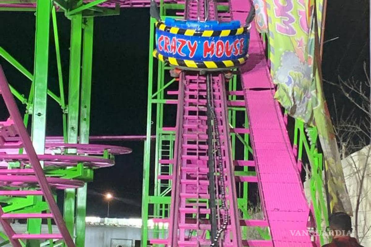 $!Testigos compartieron fotos del momento en el que operadores repararon el juego.