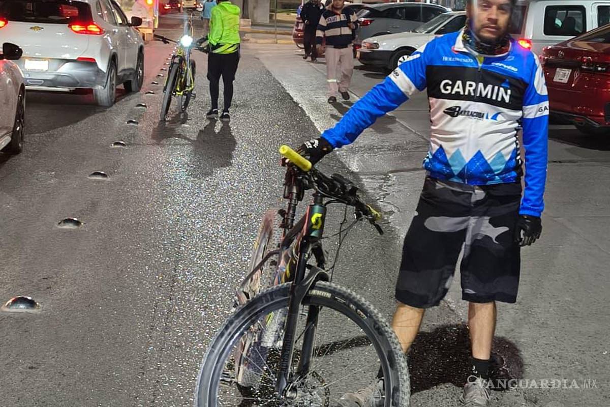 $!La protesta transcurrió de manera pacífica, apoyada por elementos de vialidad para mantener el flujo vehicular.