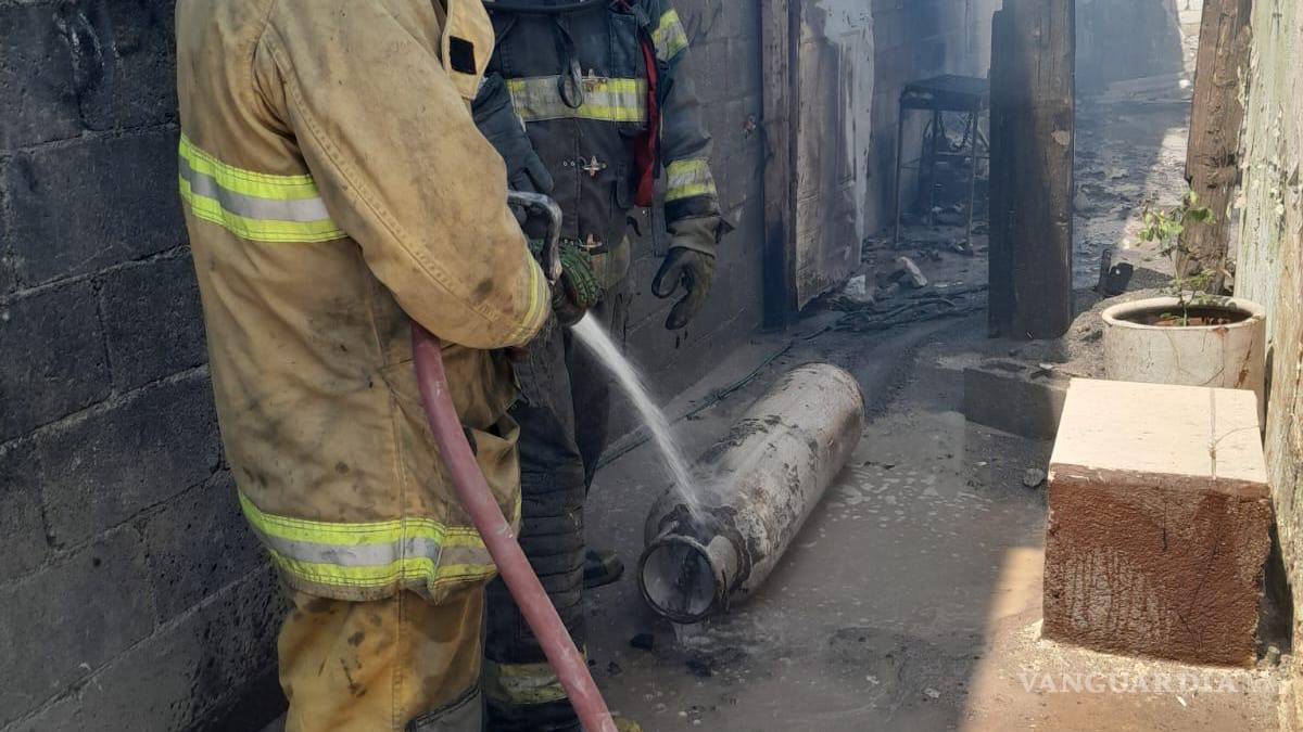 Milagrosamente, dos menores resultan ilesos tras incendio en vivienda de Ramos Arizpe