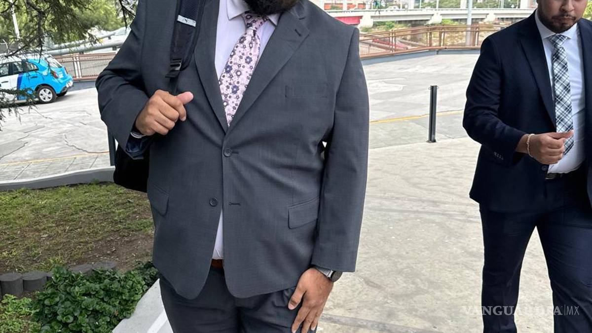 Acude “El Jaguar” a presentar denuncia contra el papá de Debanhi Escobar en la Fiscalía de NL