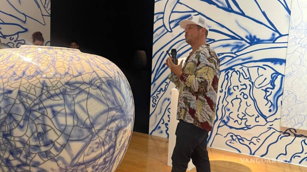 Exhibe MARCO muestra de fotografías de arreglos florales impregnados de fluidos corporales