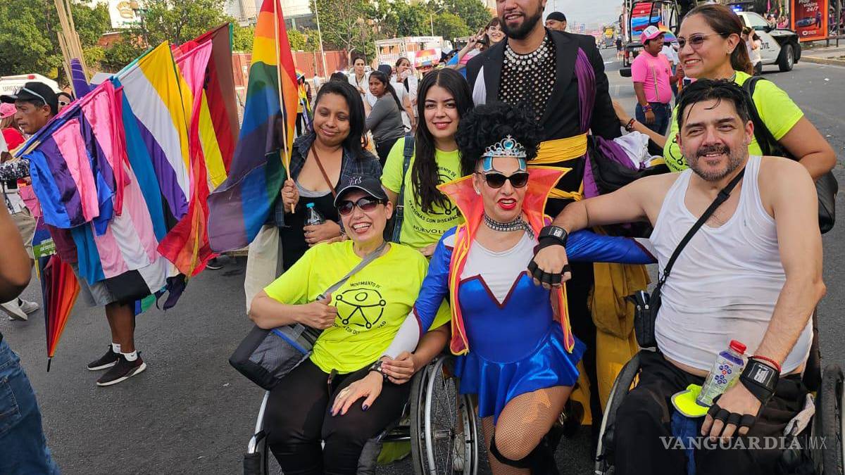 Desafían altas temperaturas en la 23 Marcha del Orgullo Nuevo León