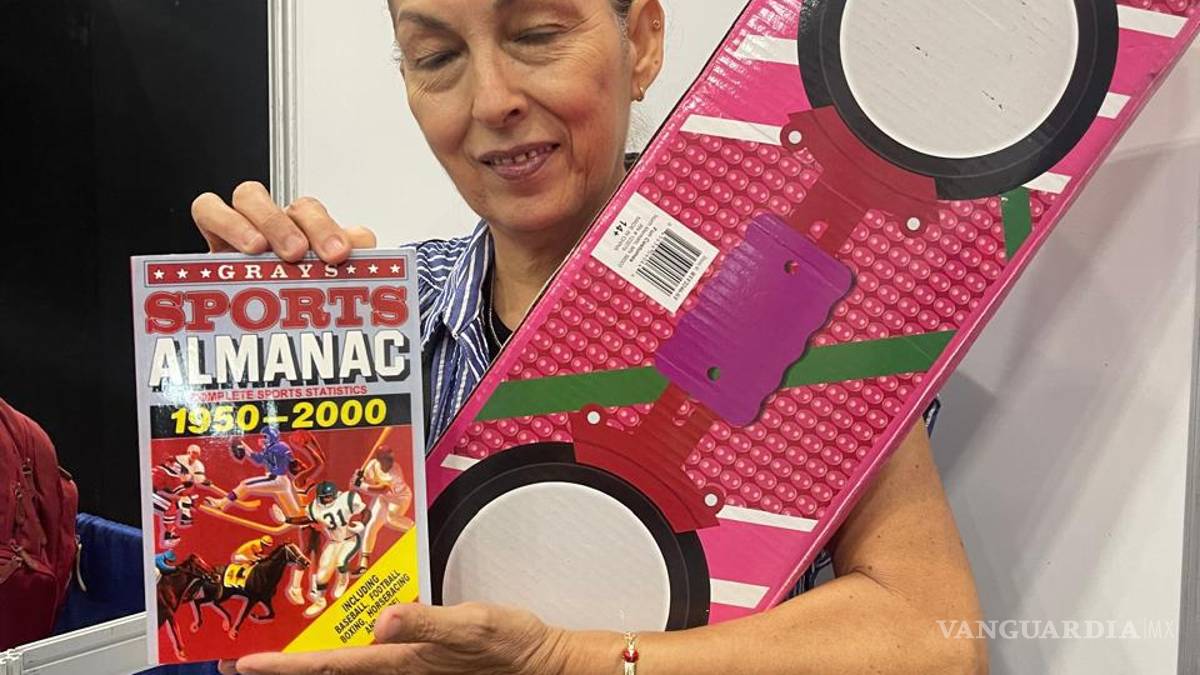 Enloquece el ‘Doc Brown’ a los fanáticos de ‘Volver al Futuro’, en Monterrey