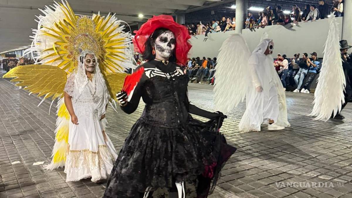 100 mil personas disfrutan el Desfile de Calaveras en Monterrey, Nuevo León