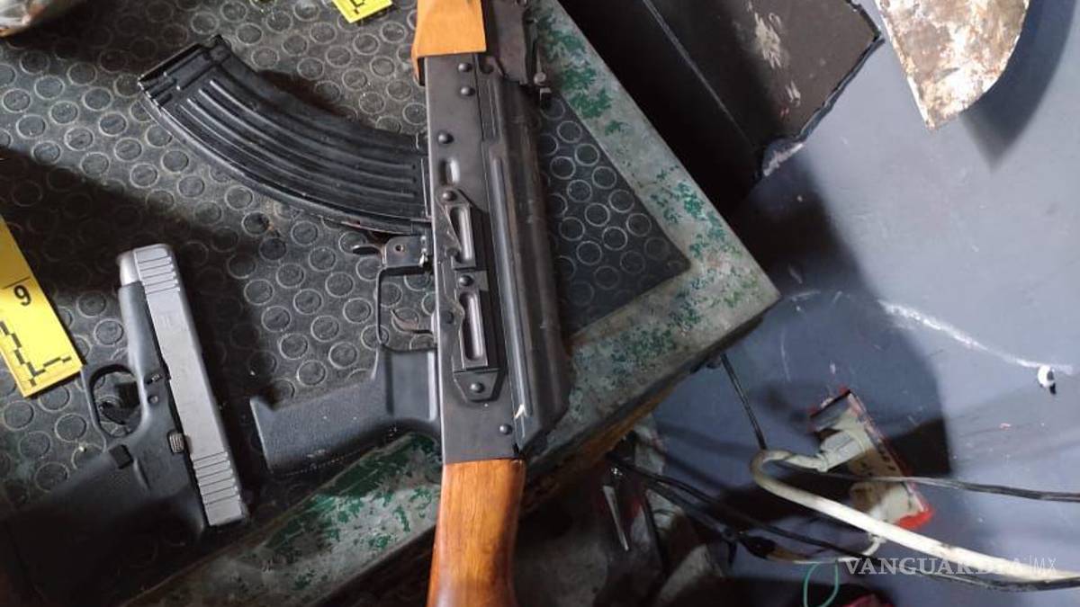 Agentes catean dos viviendas en Monterrey por narcomenudeo