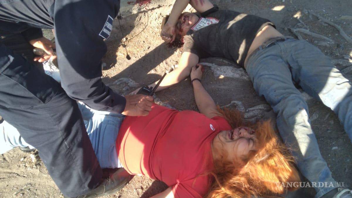 Pareja de motociclistas resulta herida al impactar contra árbol en el Bulevar Francisco Coss de Saltillo