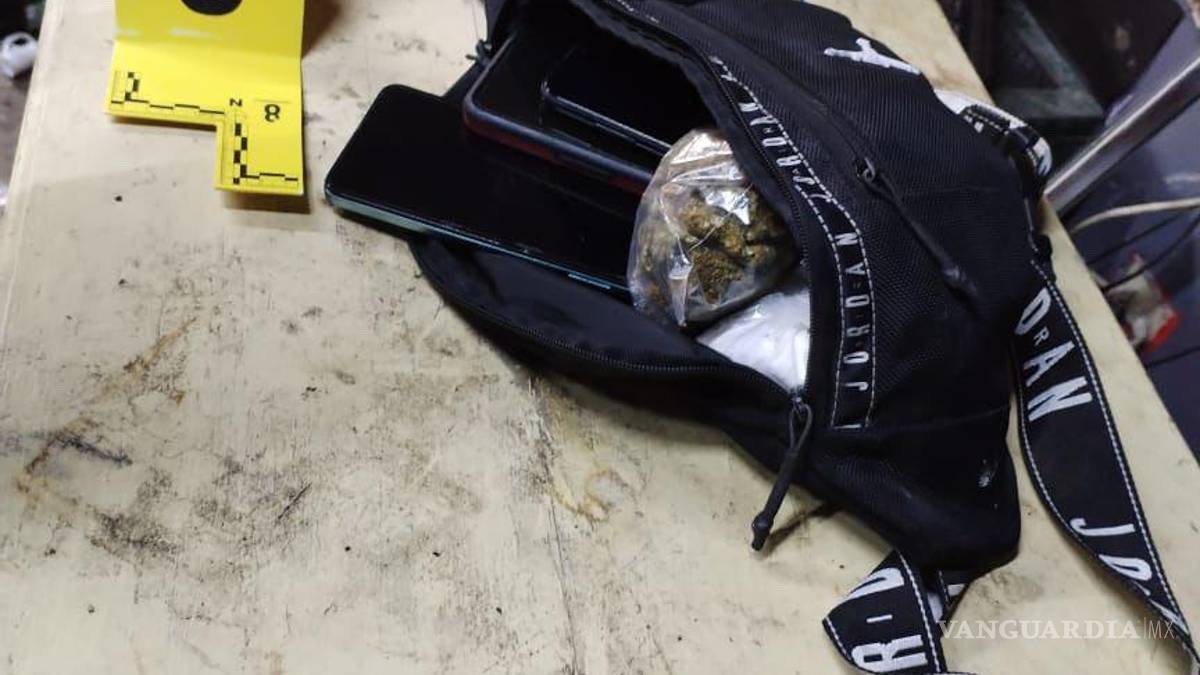 Agentes catean dos viviendas en Monterrey por narcomenudeo