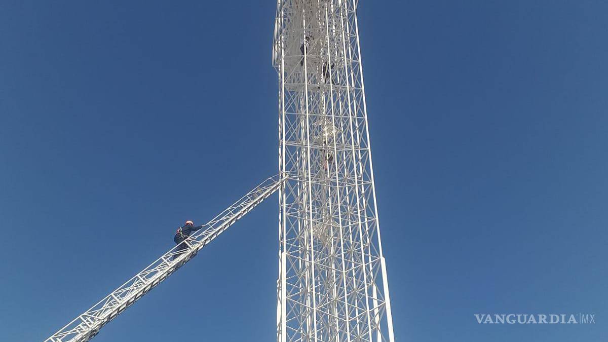 Quinta amenaza de suicidio en Torreón desde las alturas, se conjuró con llamada y refresco