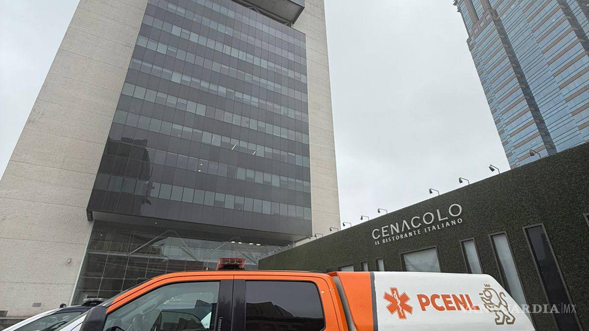 Evacuan a 110 personas por incendio en restaurante italiano de Valle Oriente, en Nuevo León