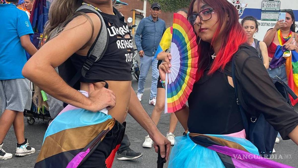 Desafían altas temperaturas en la 23 Marcha del Orgullo Nuevo León