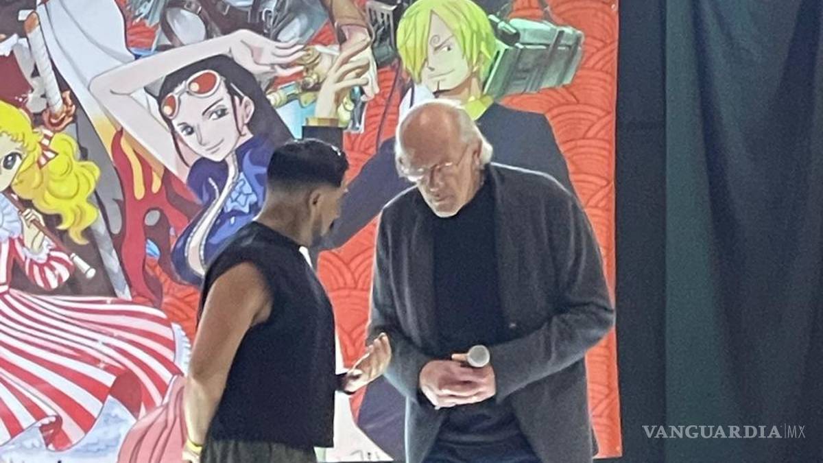 Enloquece el ‘Doc Brown’ a los fanáticos de ‘Volver al Futuro’, en Monterrey