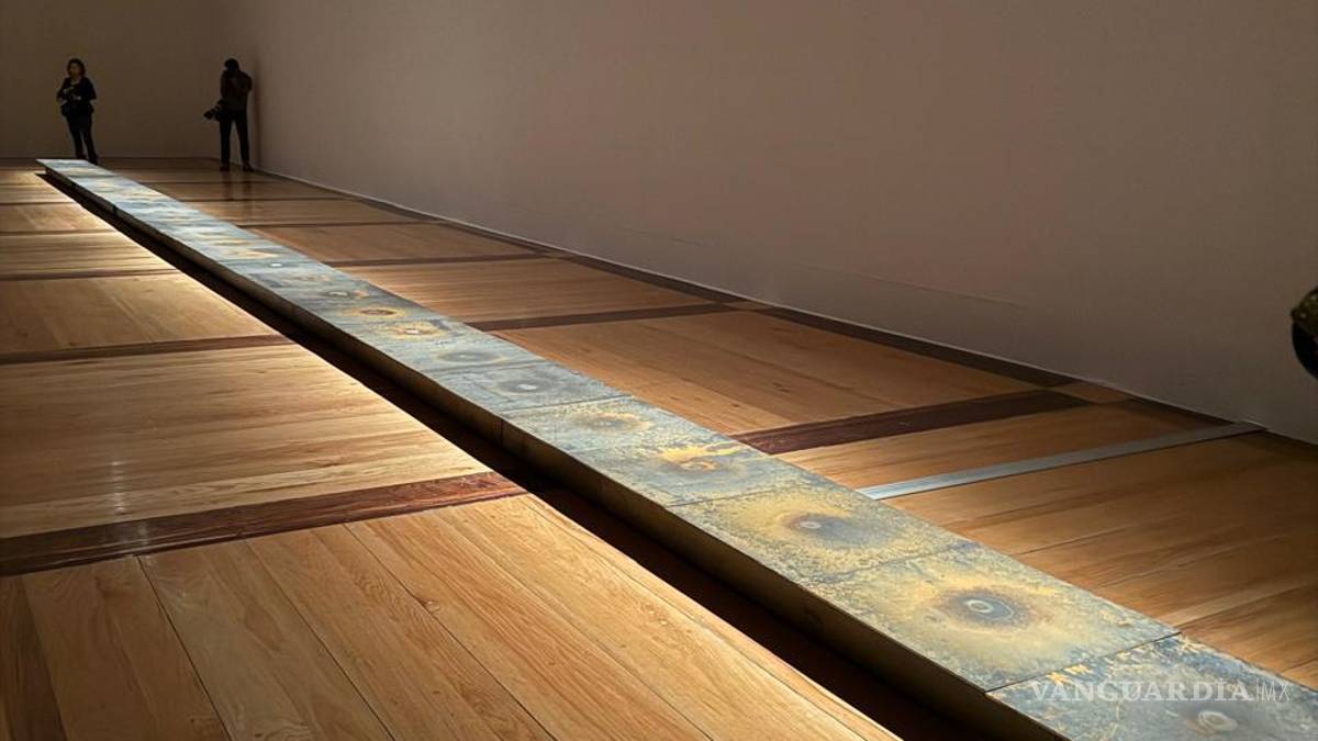 Exhibe Marco obras realizadas con prendas ensangrentadas de víctimas de feminicidio