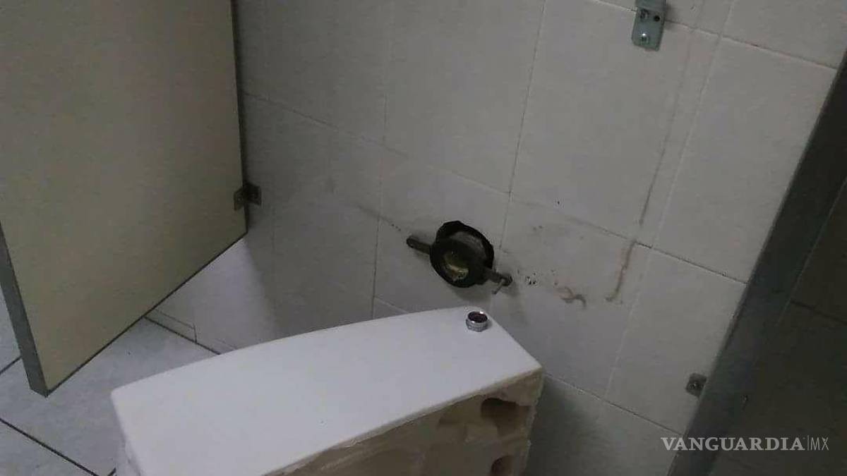 Estudiantes del Tecnológico de Saltillo exhiben baños insalubres (imágenes fuertes)