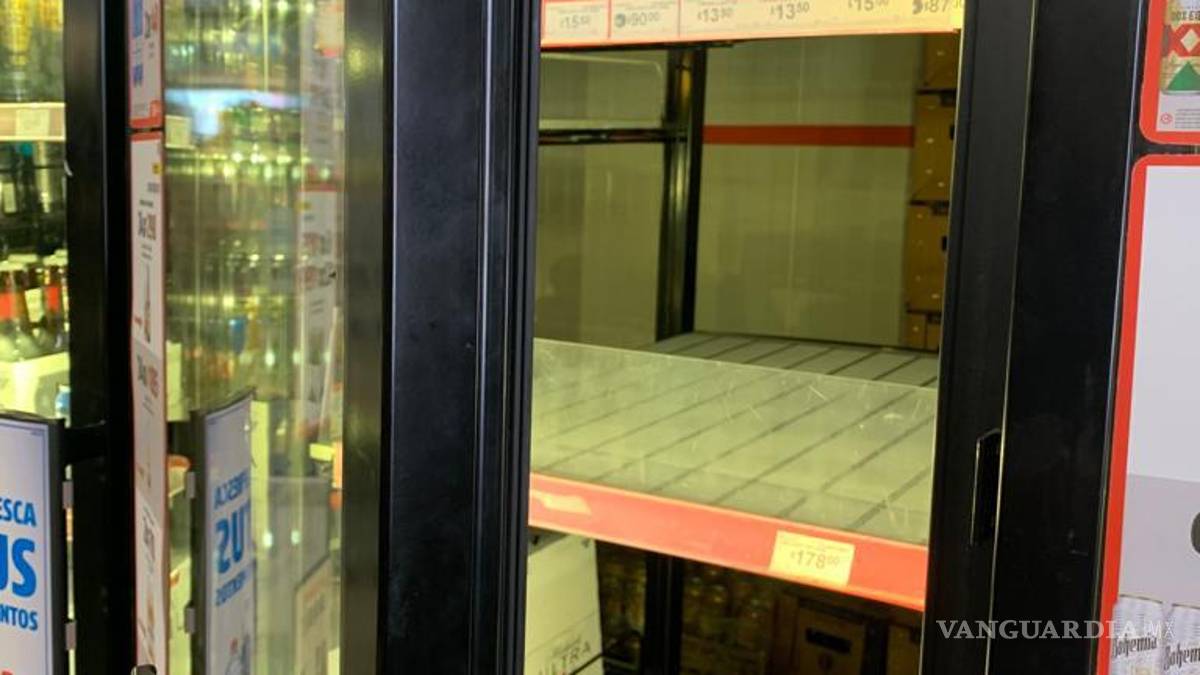 Coahuila: ‘tienditas’ reportan 3semanas sin cerveza; gasolina premium también escasea