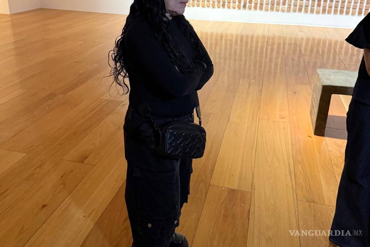 Exhibe Marco obras realizadas con prendas ensangrentadas de víctimas de feminicidio