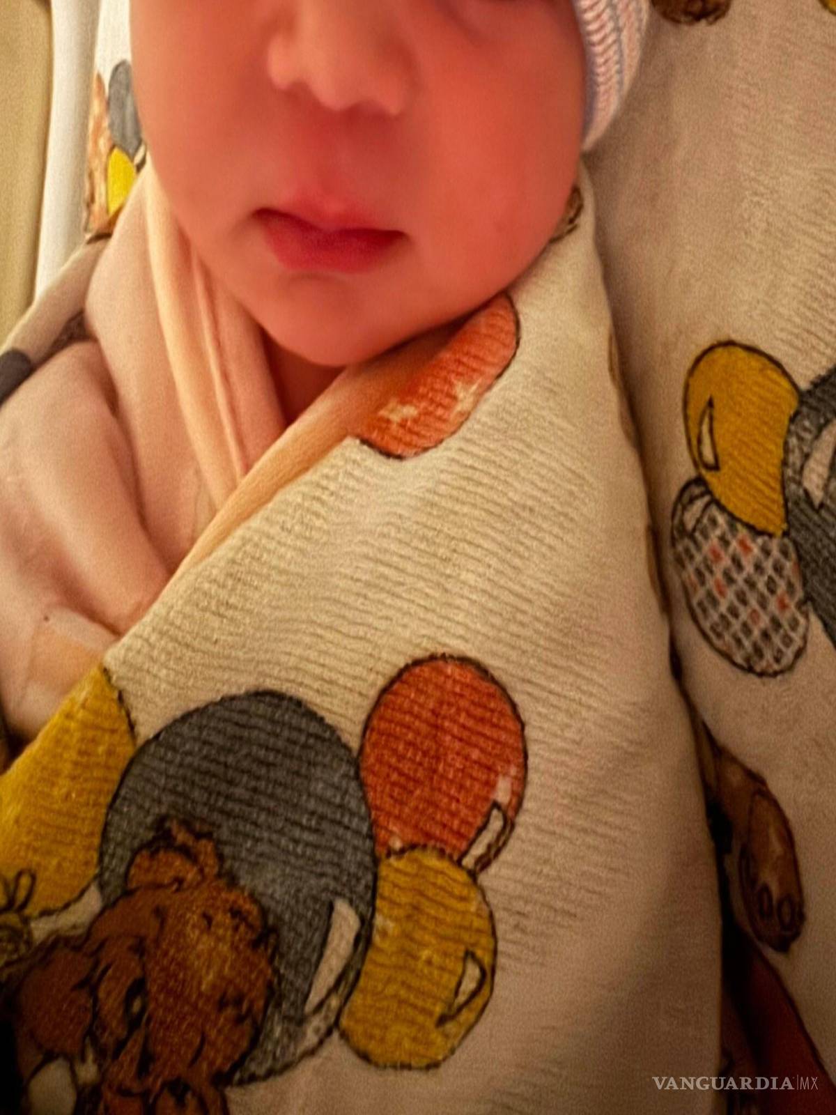 $!Brielle Renee Blair después de nacer el 24 de abril de 2026, en un vuelo de Delta Air Lines justo cuando aterrizaba en Portland, Oregón.