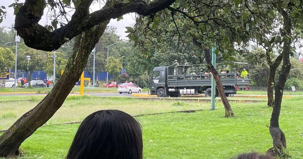 Alumnos captan en VIDEO a convoy del Ejército en la UNAM; denuncian violación de autonomía