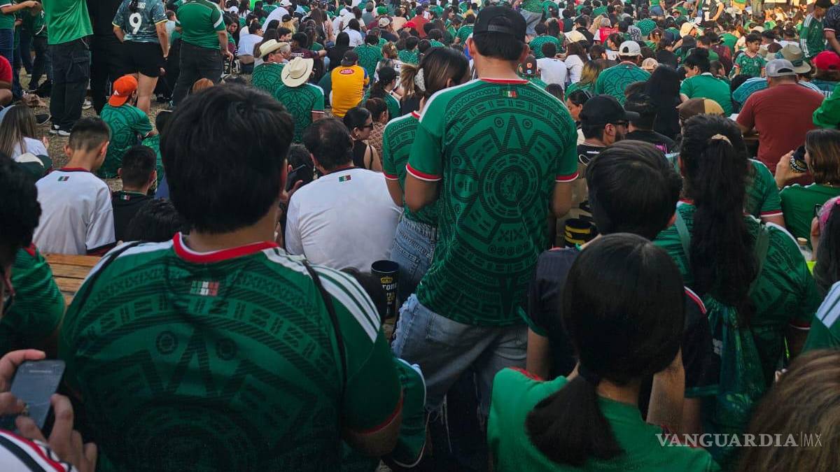 A pesar de intenso calor, acuden miles de aficionados al Fan Fest Monterrey