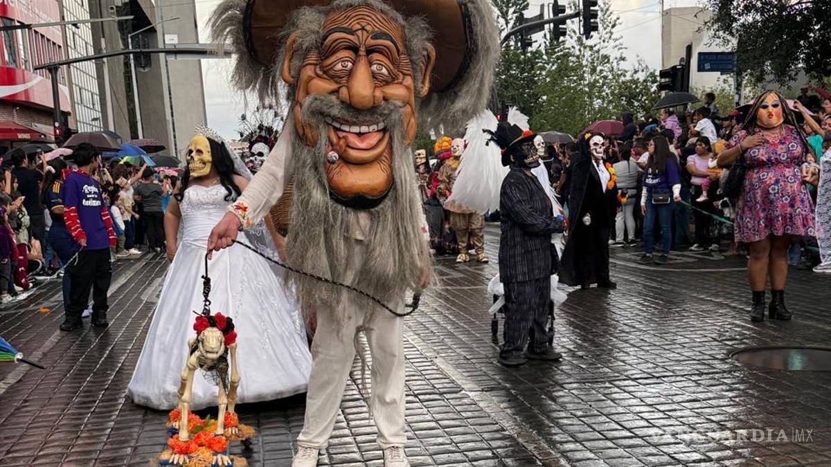 100 mil personas disfrutan el Desfile de Calaveras en Monterrey, Nuevo León