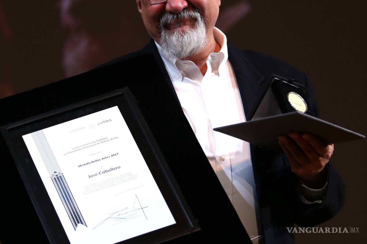 $!Dan la Medalla Bellas Artes al dramaturgo José Caballero