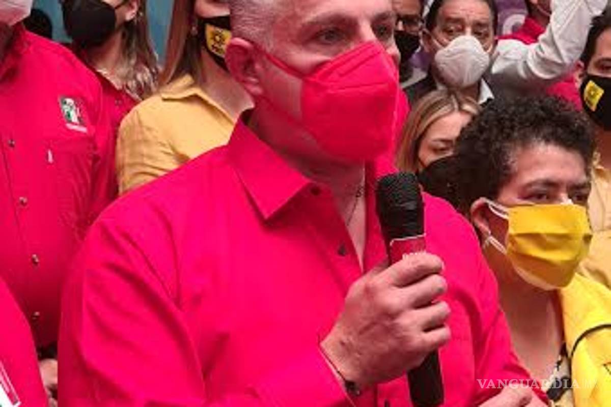 Román Alberto Cepeda registra su candidatura en Torreón