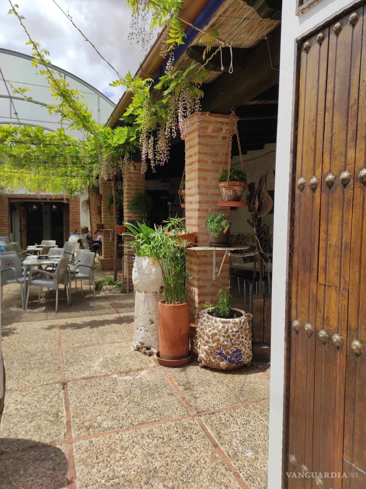 $!Patio típico manchego tras su restauración en uno de los restaurantes de El Toboso. EFE/Amalia González Manjavacas