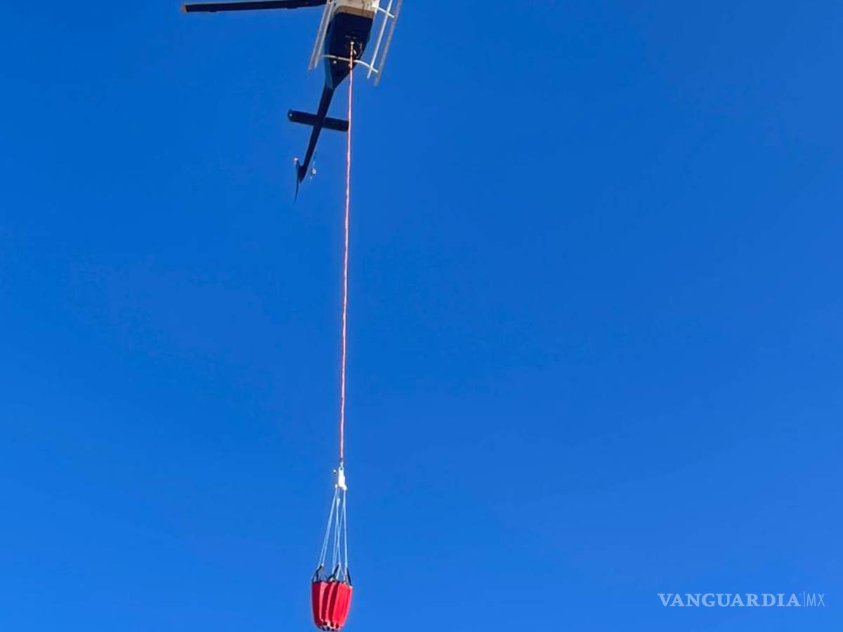 $!Incontrolable: fuego no cede en Sierra de Arteaga, fuertes vientos obligan a suspender momentáneamente trabajos de combate