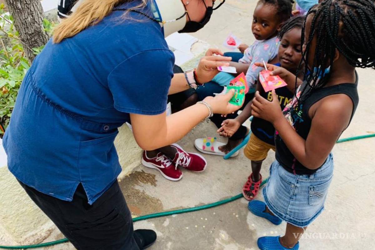Secretaría de Salud vacuna a niños y adultos migrantes haitianos albergados en Frontera