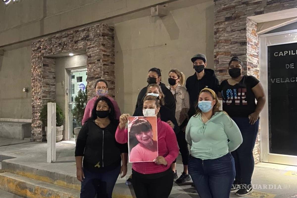 Fallece mujer; funeraria dice fue por COVID, familiares que fue feminicidio