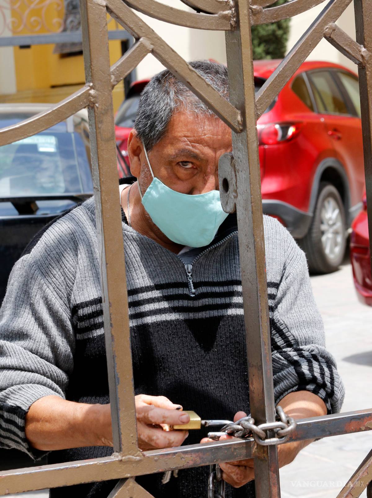 $!Abren sus puertas dos iglesias de Saltillo pese a prohibición de eventos masivos