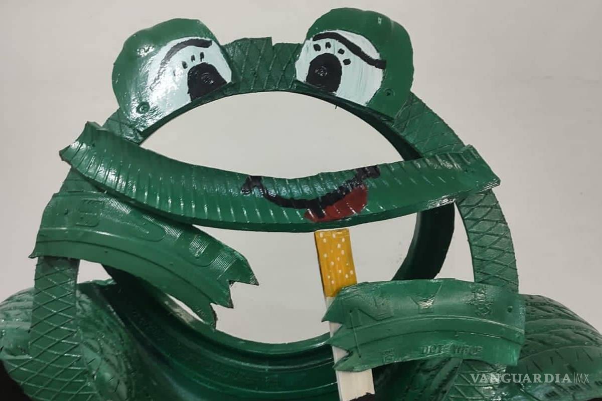 Saltillense elabora con llantas maceteros y hasta salas completas