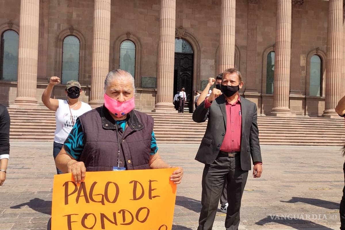 Exbraceros de Nuevo León exigen a AMLO pago de deuda histórica