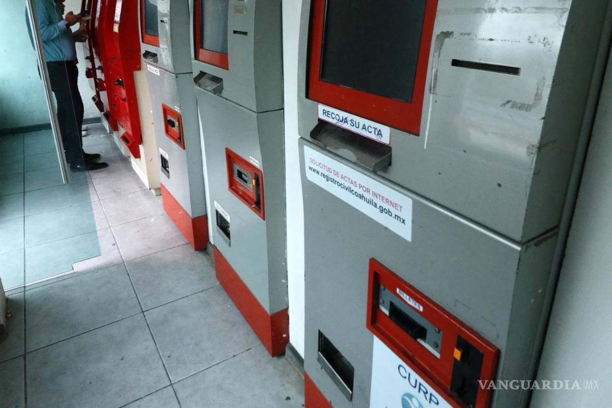 $!Tres cajeros del Registro Civil en las oficinas del sur de Saltillo están apagados desde hace meses, según usuarios. FOTO: HÉCTOR GARCÍA/VANGUARDIA