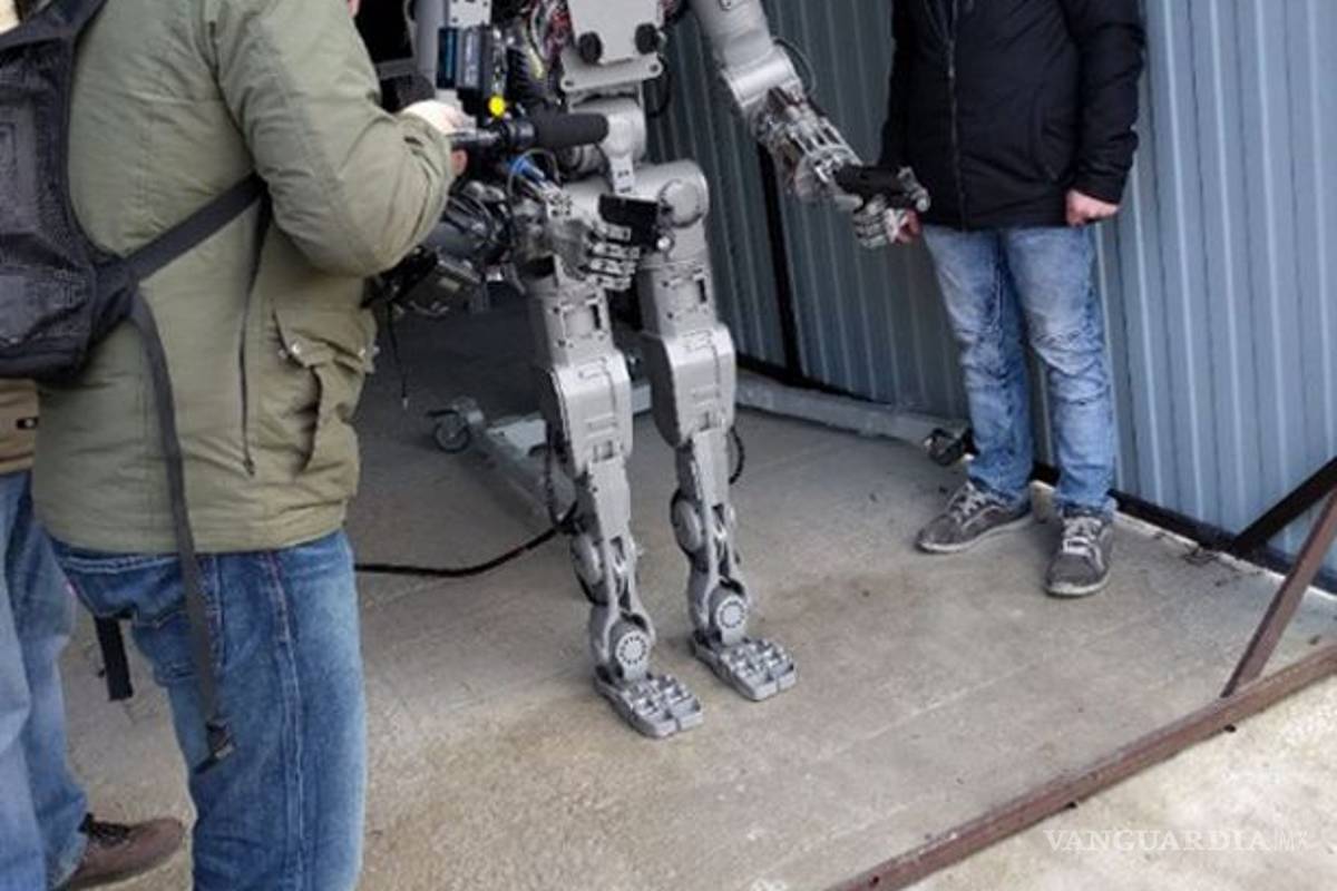 $!Rusia también tiene un "Terminator", un androide capaz de usar armas