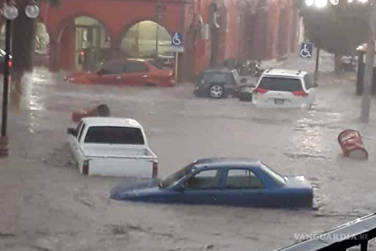 Tromba sorprende a San Luis Potosí; inunda Matehuala