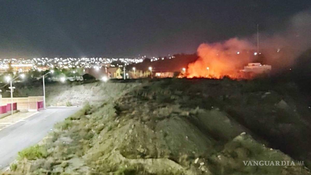 Hombre intenta quemar a migrantes en el exterior de la Casa del Migrante de Saltillo; les arroja botellas con gasolina