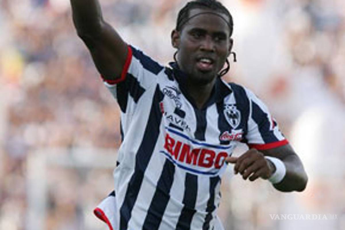 Deja al campeón y se va a Santos; Felipe Baloy