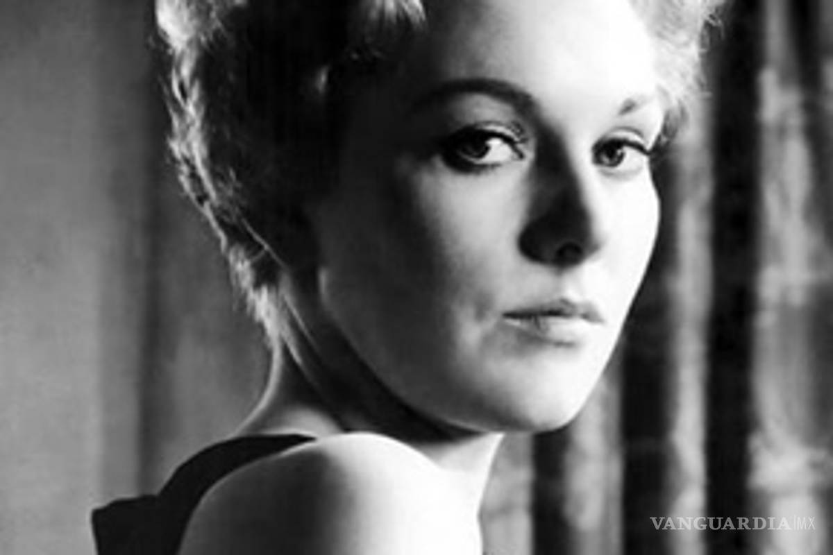Festejará Kim Novak 77 años de vida en la tranquilidad de su hogar