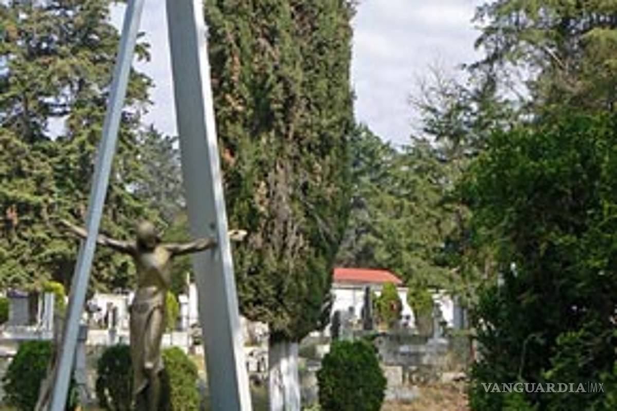 Profanan la tumba de Jorge Negrete